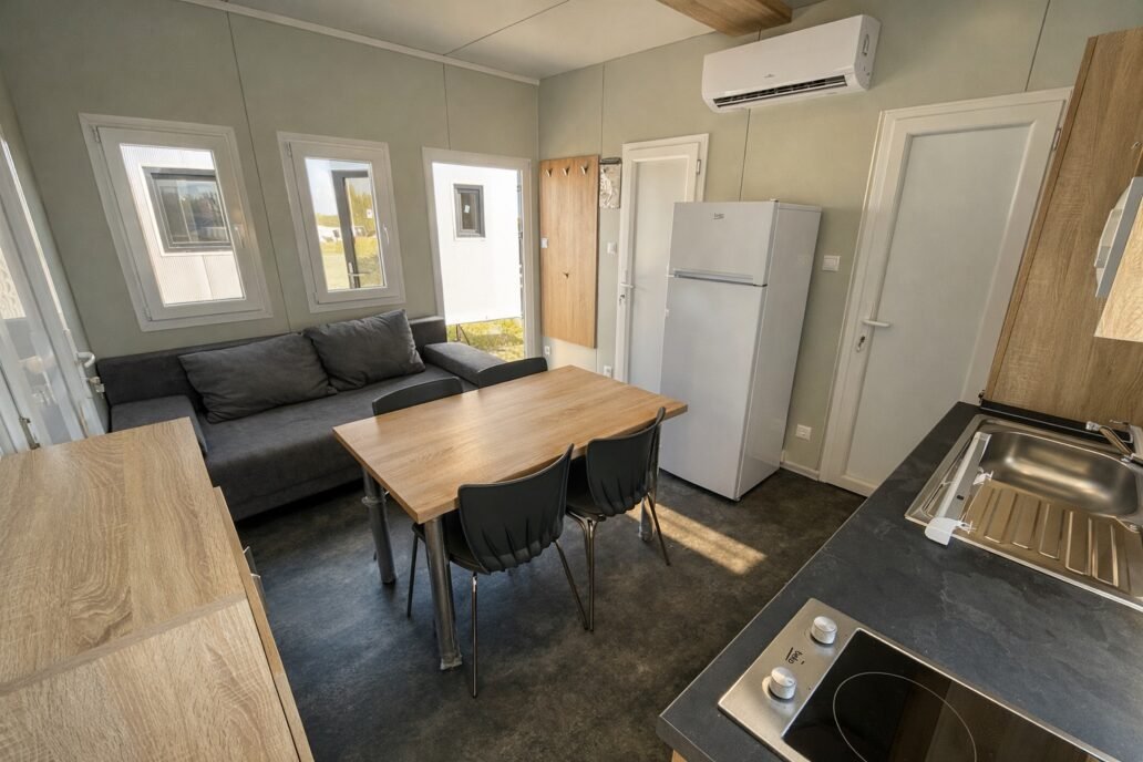 Kontex 8x4/B mobilház belső